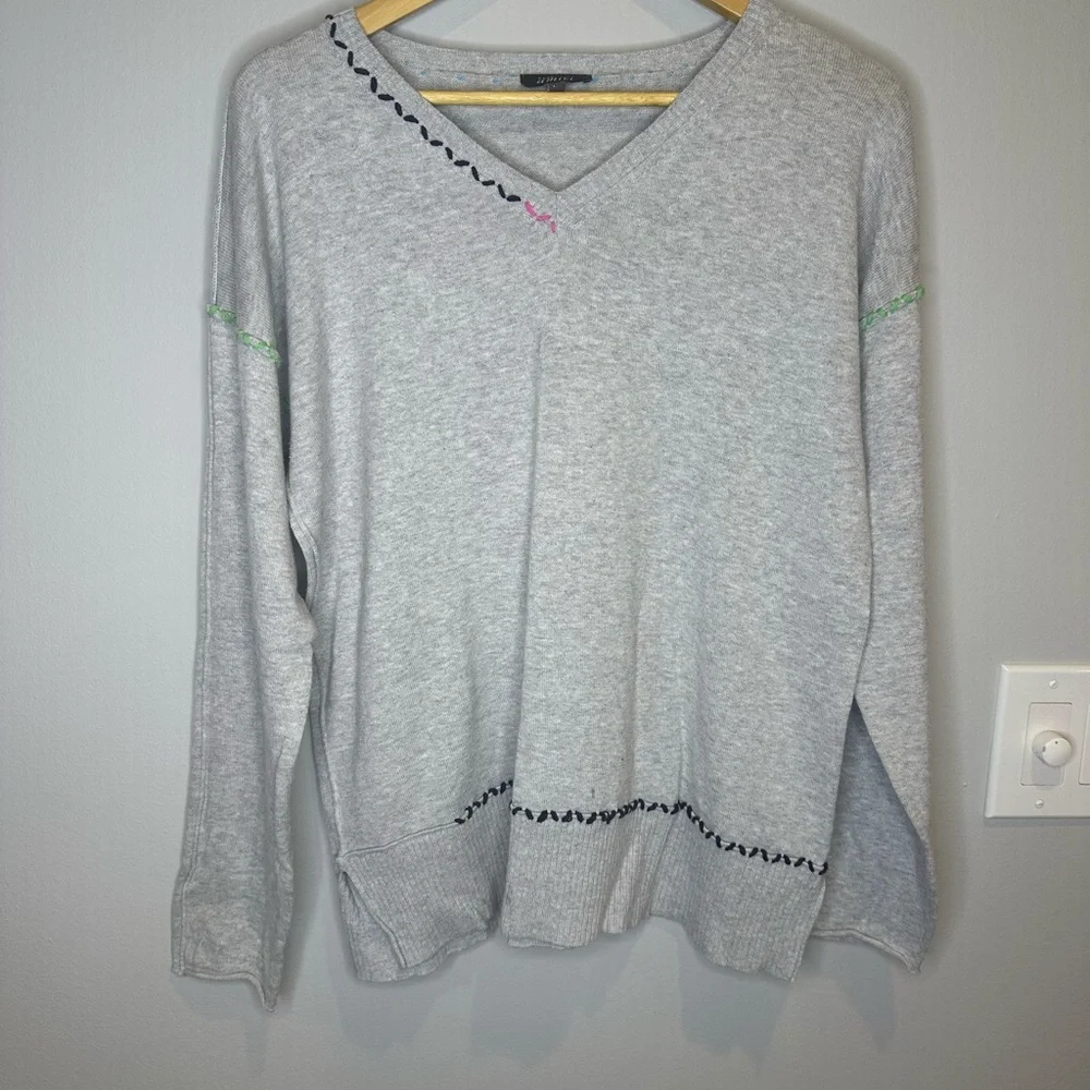 Women’s L Elegant‎ Gray Sweater with Embroidered Details